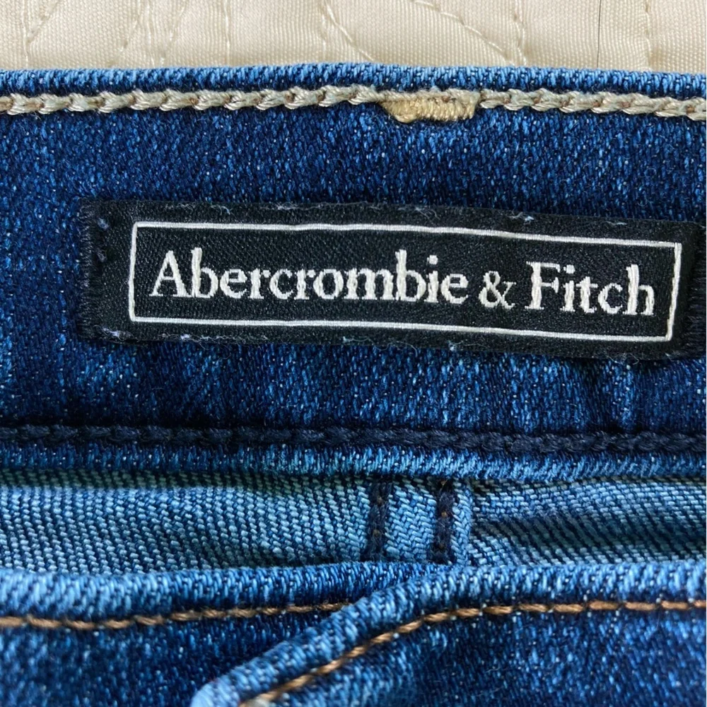 Abercrombie‎ & Fitch Distressed Denim Short Shorts Five Pocket (Size 27)